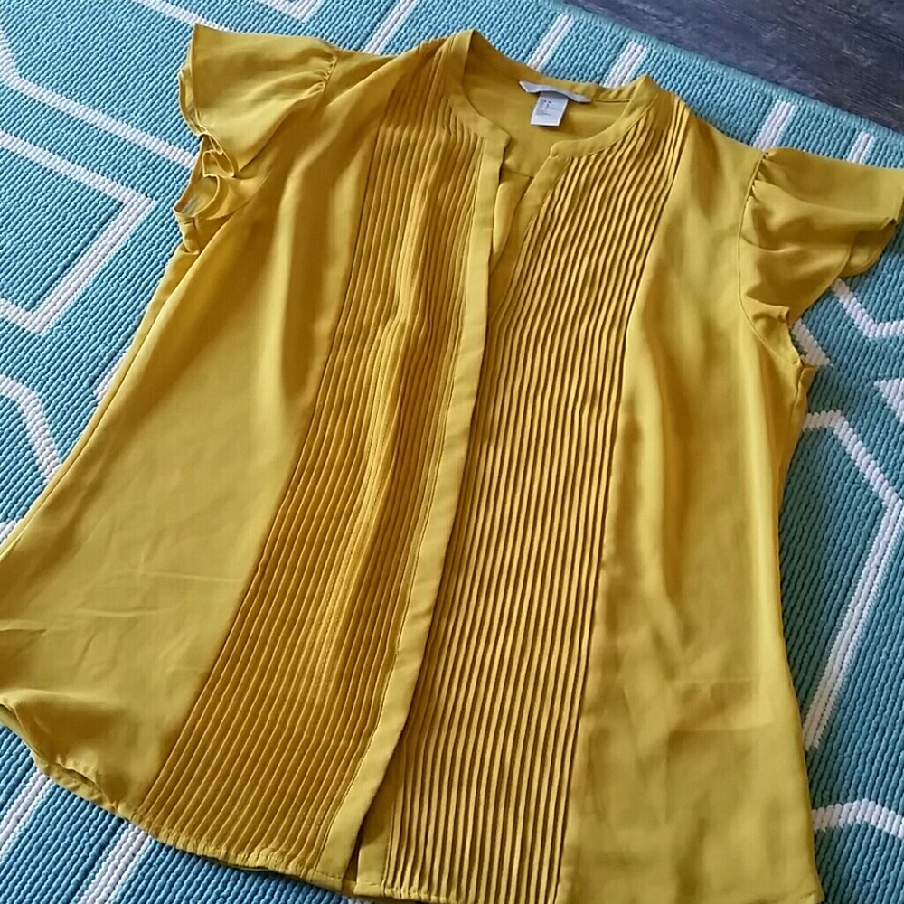 Great condition H&M mustard gold pleated top